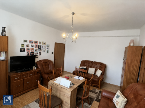 Eladó Lakás 2120 Dunakeszi Dunakeszi központi részén, 2 szobás téglalakás, parkolóval.