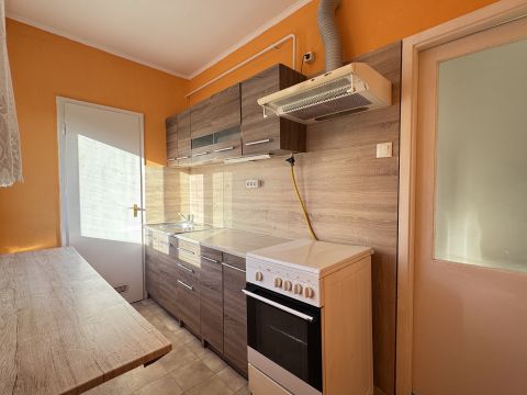 Eladó Lakás 5600 Békéscsaba Lencsési lakótelepen zöld környezetben
