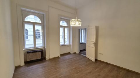 Eladó Lakás 1064 Budapest 6. kerület 