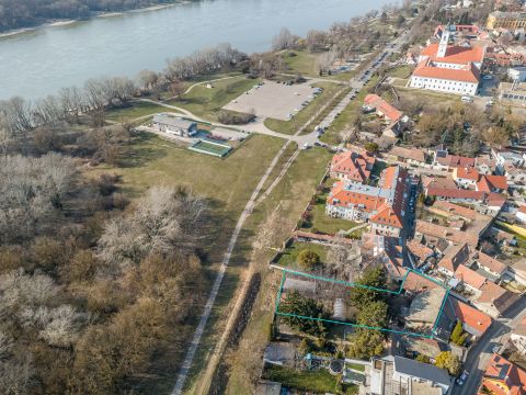 Eladó Telek 2600 Vác , 3 lakás építésére alkalmas dunaparti telek