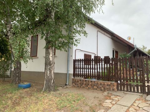 Eladó Ház 2737 Ceglédbercel Központban