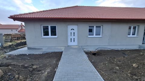 Eladó Lakás 2173 Kartal , ÚJ ÉPÍTÉSŰ,NAPPALI +3 SZOBÁS OTTHON KARTALON SAJÁT KERTTEL
