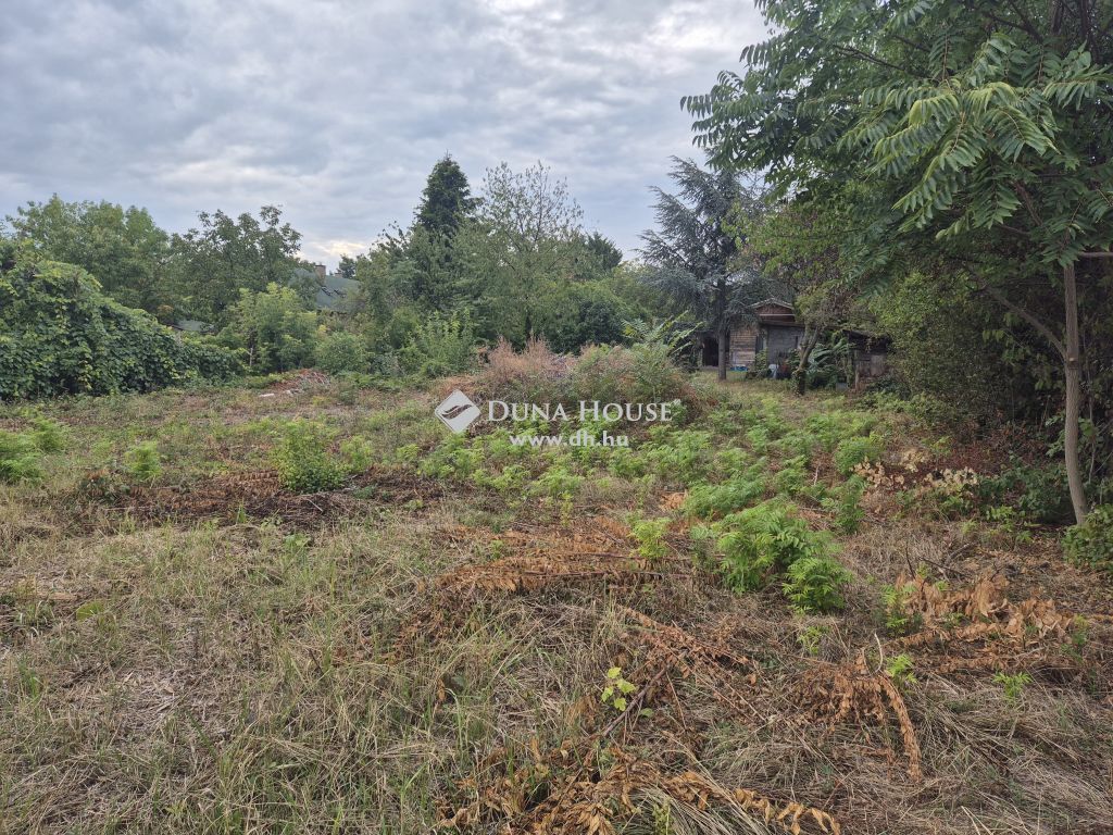 8600 Siófok , Sóstó, kiváló beépíthetőség, ideális méret és forma — 1/11