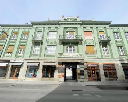 Eladó Üzlethelyiség 9700 Szombathely , Fő tér közelében