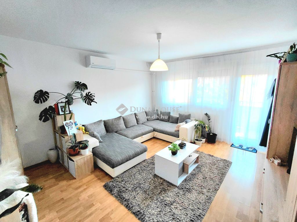 4060 Balmazújváros , Centrum fagyizó közelében — 1/14