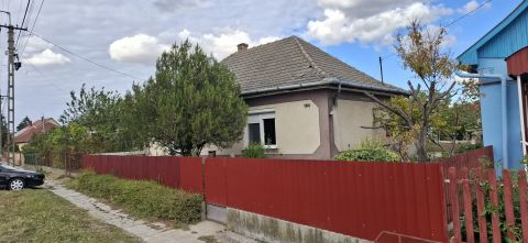Eladó Ház 7003 Sárbogárd , Központban