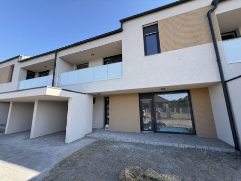 Eladó Lakás 2700 Cegléd 