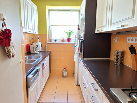 Eladó Lakás 6000 Kecskemét , 2.5 SZOBÁS LAKÁS TÁROLÓVAL, PARKOLÓVAL