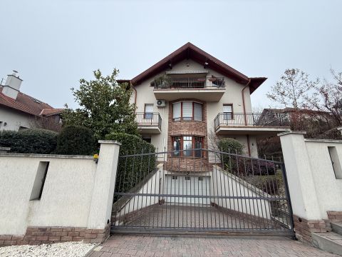 Kiadó Lakás 1112 Budapest 11. kerület Kertkapcsolatos-2 hálós-Amerikai Konyha/Nappalis-Teremgarázs