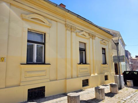 Eladó Lakás 7621 Pécs , Történelmi Belvárosban 150nm polgári lakás/projekt lehetőség