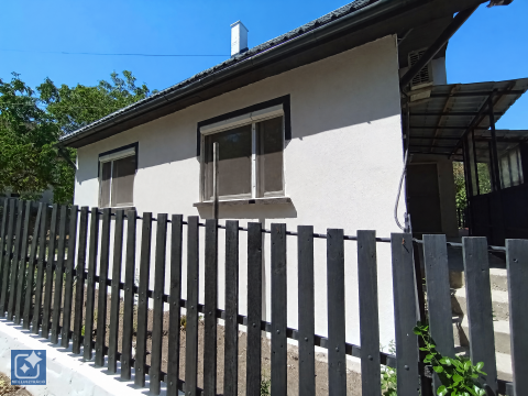 Eladó Ház 2536 Nyergesújfalu , Főúthoz közel