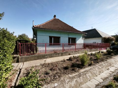 Eladó Ház 2400 Dunaújváros , Dunaújváros Újtelepén, 2 szobás családi ház eladó!