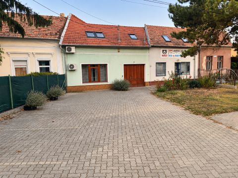 Eladó Ház 2500 Esztergom 