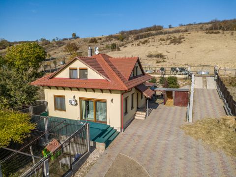 Eladó Ház 2613 Rád , Nappali + 3 szobás, panorámás családi ház Rádon