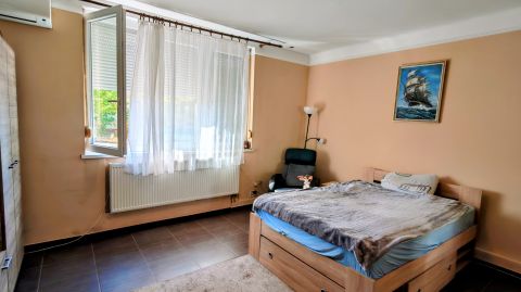 Eladó Lakás 6000 Kecskemét Műkertváros csendes utcája...