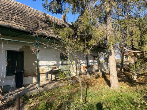 Eladó Ház 8651 Balatonszabadi , Balatonszabadin családiház, gazdasági épületekkel eladó!