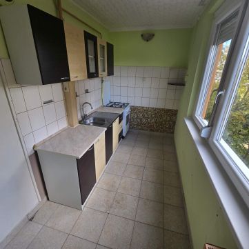 Kiadó Lakás 6000 Kecskemét Kiadó 2 szobás erkélyes lakás liftes házban!