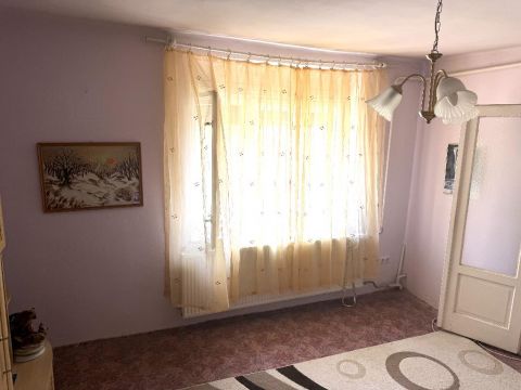 Eladó Ház 2080 Pilisjászfalu 2080 Pilisjászfalu, Állomás mellett)