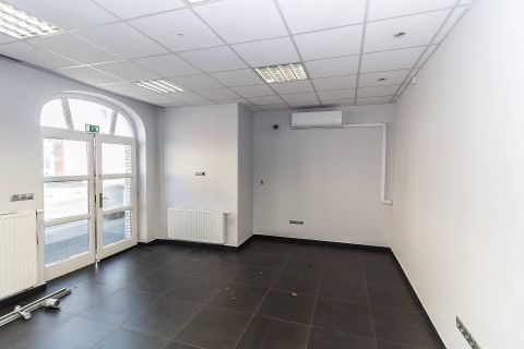 Kiadó Üzlethelyiség 9700 Szombathely Szelestey L. u.