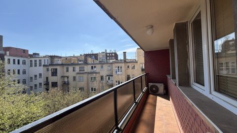 Kiadó Lakás 1075 Budapest 7. kerület , Deák térnél-Király utcában erkélyes, bútorozott lakás
