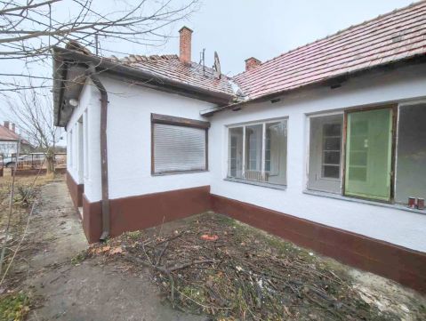 Eladó Ház 3357 Nagyút Központ közelében tágas, modernizált családi ház