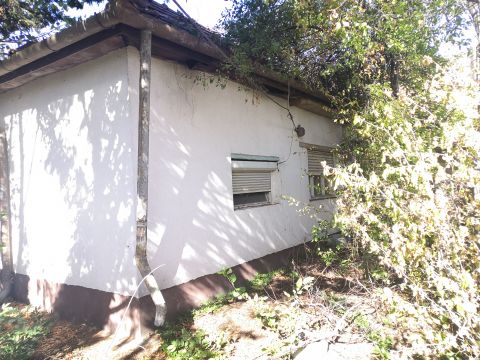 Eladó Ház 2220 Vecsés , Vasútállomástól pár perc sétányira, ERŐSEN FELÚJÍTANDÓ
