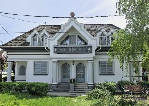 Eladó Ház 6000 Kecskemét , Központi elhelyezkedésű ingatlan, számtalan lehetőséggel!