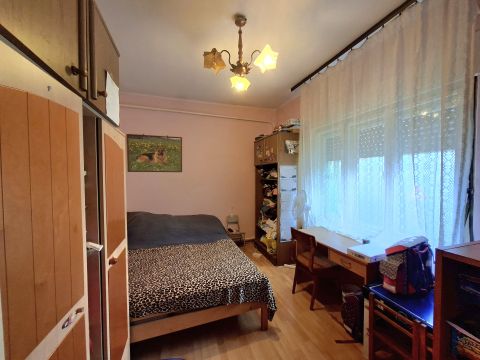 Eladó Ház 8000 Székesfehérvár , Kisfaludon 141 m2-es, 2 szintes, 3 szobás ikerházfél